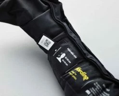 HÖVDING Hövding 3 Mod. 2023 - Airbag Für Radfahrer | Black 14 HÖVDING Hövding 3 Mod. 2023 - Airbag Für Radfahrer | Black -MTB Schuhe online Shop hvding 3 mod 2023 airbag fr radfahrer black 006 75218 2200x1760 1280x1280
